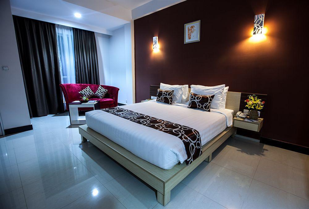 Moon Julie Hotel Sihanoukville Dış mekan fotoğraf