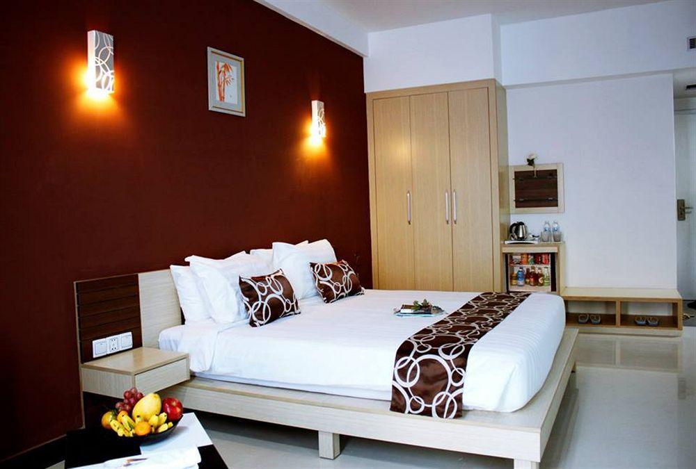 Moon Julie Hotel Sihanoukville Dış mekan fotoğraf