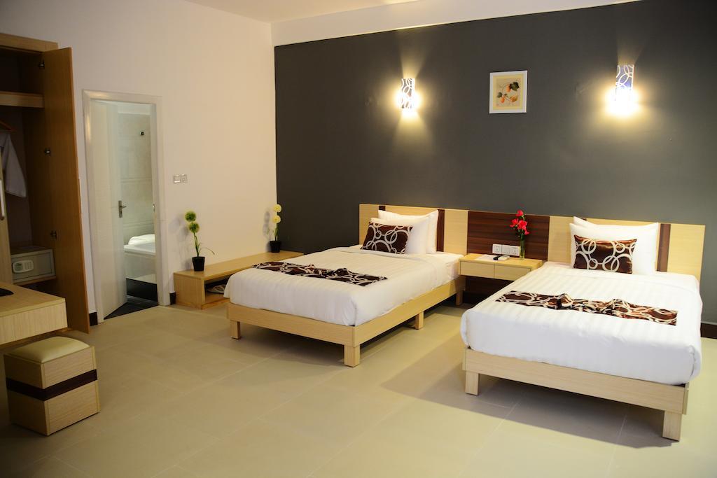 Moon Julie Hotel Sihanoukville Dış mekan fotoğraf