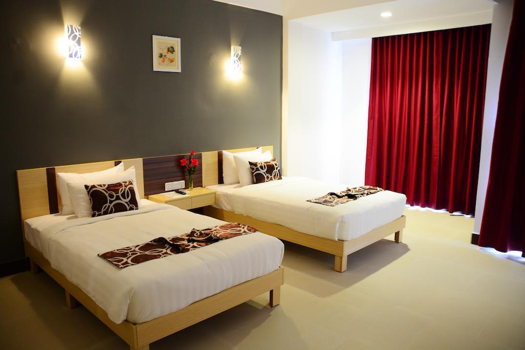 Moon Julie Hotel Sihanoukville Dış mekan fotoğraf