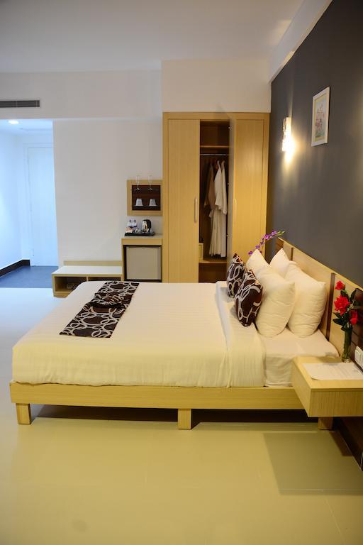 Moon Julie Hotel Sihanoukville Dış mekan fotoğraf