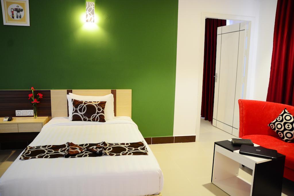 Moon Julie Hotel Sihanoukville Dış mekan fotoğraf