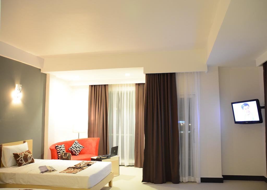 Moon Julie Hotel Sihanoukville Dış mekan fotoğraf