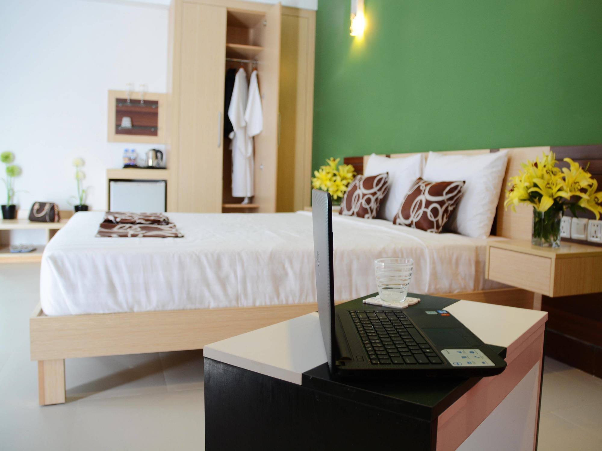 Moon Julie Hotel Sihanoukville Dış mekan fotoğraf