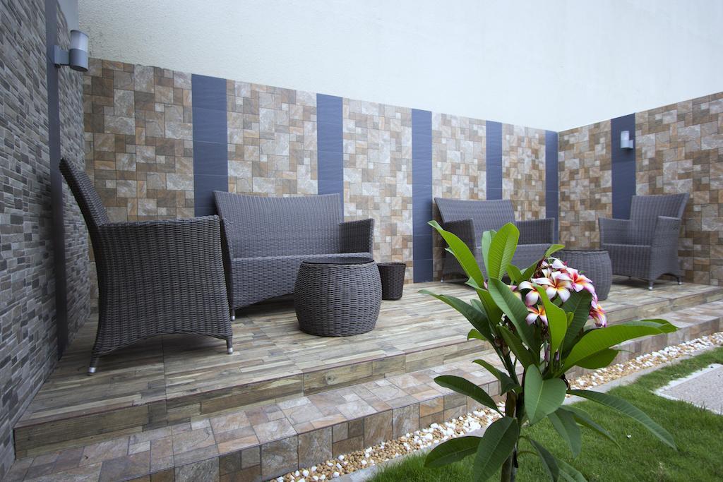 Moon Julie Hotel Sihanoukville Dış mekan fotoğraf