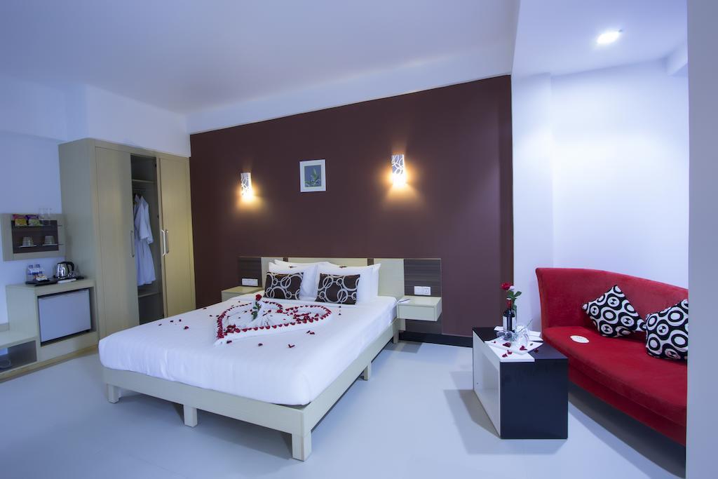 Moon Julie Hotel Sihanoukville Dış mekan fotoğraf