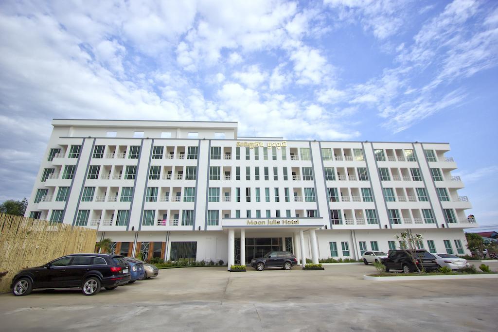 Moon Julie Hotel Sihanoukville Dış mekan fotoğraf