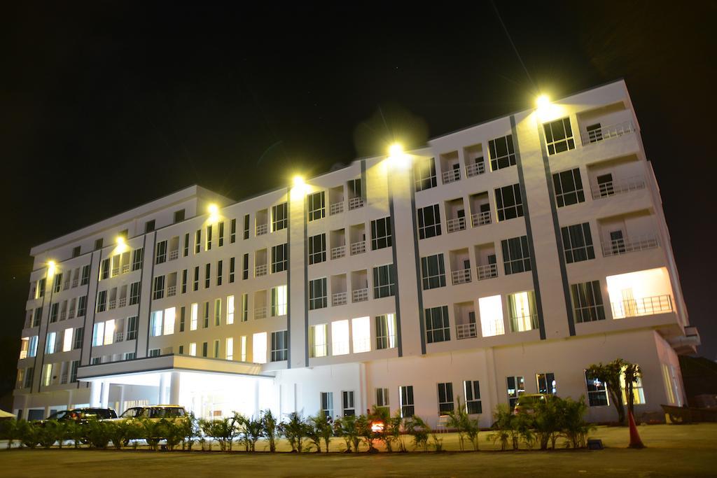 Moon Julie Hotel Sihanoukville Dış mekan fotoğraf