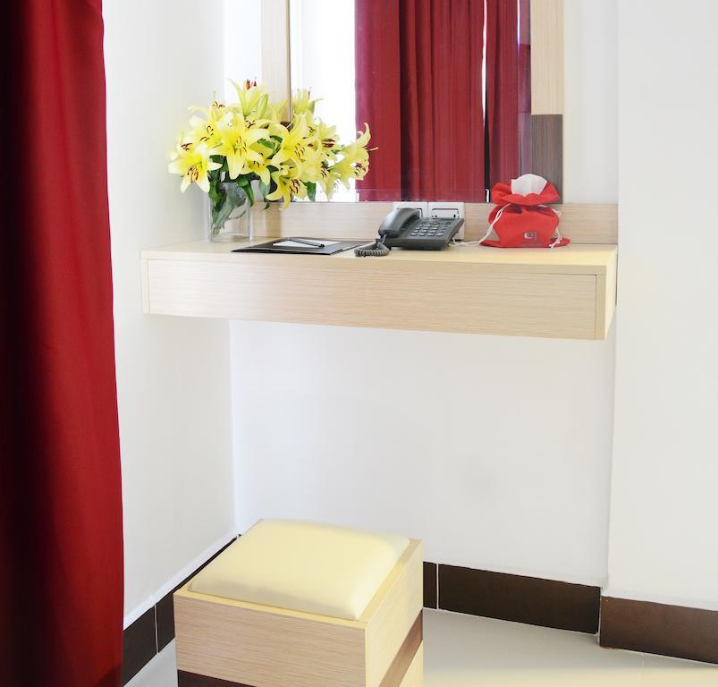 Moon Julie Hotel Sihanoukville Dış mekan fotoğraf